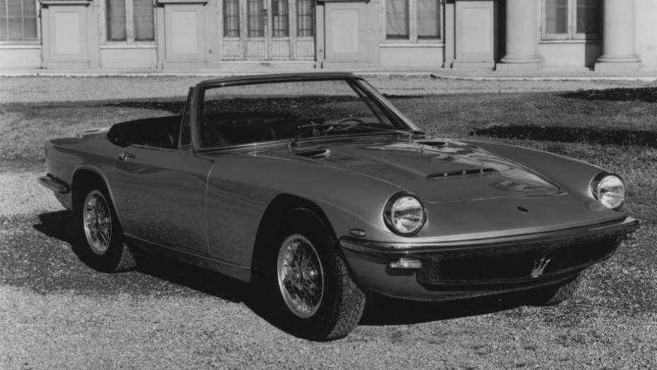 A versão Spyder surgiu no ano seguinte à apresentação do cupê, 1964 | <a href="https://gutenberg.quatrorodas.abril.com.br/reportagens/classicos/maserati-100-anos-792281.shtml" rel="migration">Leia mais</a>