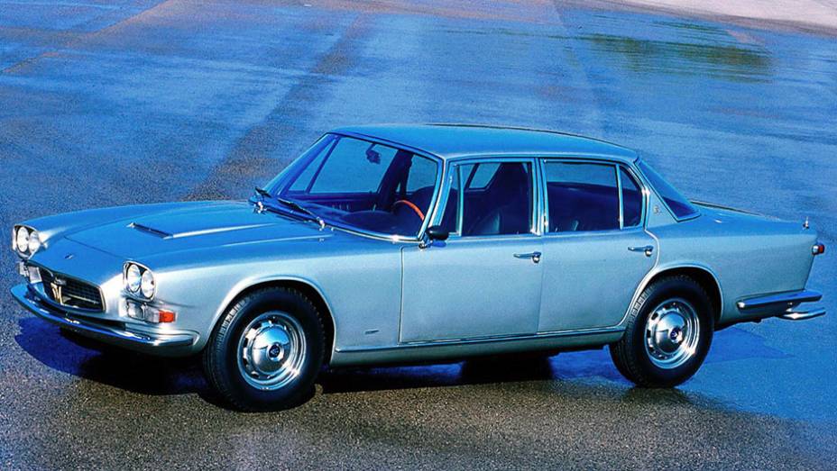 Produzida de 1963 a 1970, a primeira geração do Maserati de luxo chegou a ser o sedã mais veloz da década, alcançando 230 km/h | <a href="https://gutenberg.quatrorodas.abril.com.br/reportagens/classicos/maserati-100-anos-792281.shtml" rel="migration">Leia mais</a>