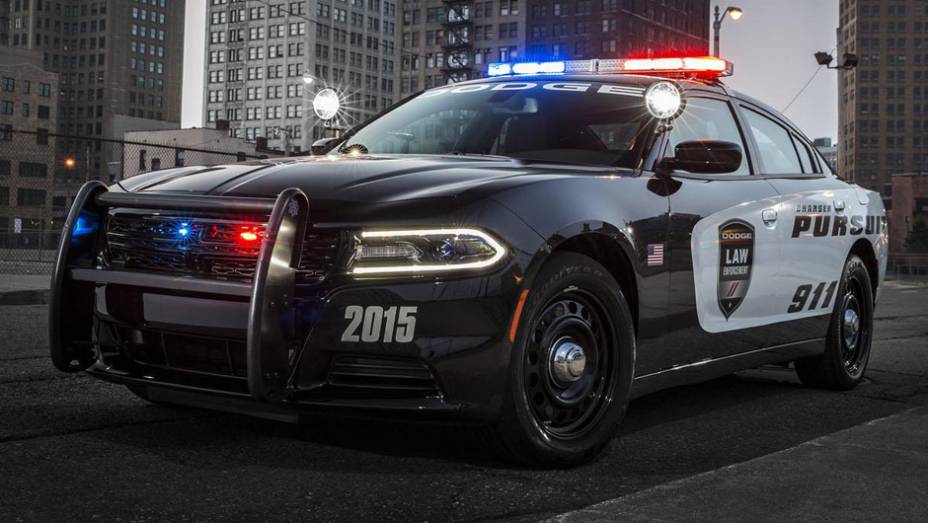 A Dodge exibiu nesta sexta-feira (8) o Charger Pursuit 2015 | <a href="https://gutenberg.quatrorodas.abril.com.br/noticias/fabricantes/dodge-mostra-charger-pursuit-2015-794899.shtml" rel="migration">Leia mais</a>