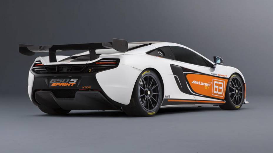 Trata-se de uma versão de competição do supercarro, exclusiva para as pistas | <a href="https://gutenberg.quatrorodas.abril.com.br/noticias/fabricantes/mclaren-revela-650s-sprint-795198.shtml" rel="migration">Leia mais</a>