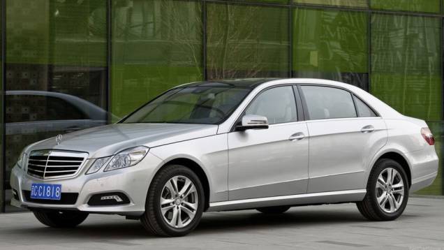 No topo da lista aparece o Mercedes-Benz Classe E, que parte de US$ 51 mil nos EUA | <a href="https://gutenberg.quatrorodas.abril.com.br/noticias/mercado/pesquisa-revela-carros-preferidos-milionarios-americanos-697349.shtml" rel="migration">Leia mais</a> No topo da lista aparece o Mercedes-Benz Classe E, que parte de US$ 51 mil nos EUA | <a href="https://gutenberg.quatrorodas.abril.com.br/noticias/mercado/pesquisa-revela-carros-preferidos-milionarios-americanos-697349.shtml" rel="migration">Leia mais</a>