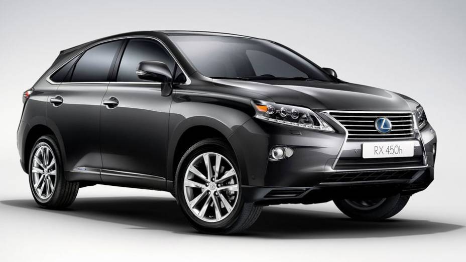 Na quarta posição aparece o Lexus RX, um dos dois SUVs da lista dos dez mais | <a href="https://gutenberg.quatrorodas.abril.com.br/noticias/mercado/pesquisa-revela-carros-preferidos-milionarios-americanos-697349.shtml" rel="migration">Leia mais</a>