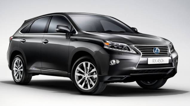 Na quarta posição aparece o Lexus RX, um dos dois SUVs da lista dos dez mais | <a href="https://gutenberg.quatrorodas.abril.com.br/noticias/mercado/pesquisa-revela-carros-preferidos-milionarios-americanos-697349.shtml" rel="migration">Leia mais</a> Na quarta posição aparece o Lexus RX, um dos dois SUVs da lista dos dez mais | <a href="https://gutenberg.quatrorodas.abril.com.br/noticias/mercado/pesquisa-revela-carros-preferidos-milionarios-americanos-697349.shtml" rel="migration">Leia mais</a>