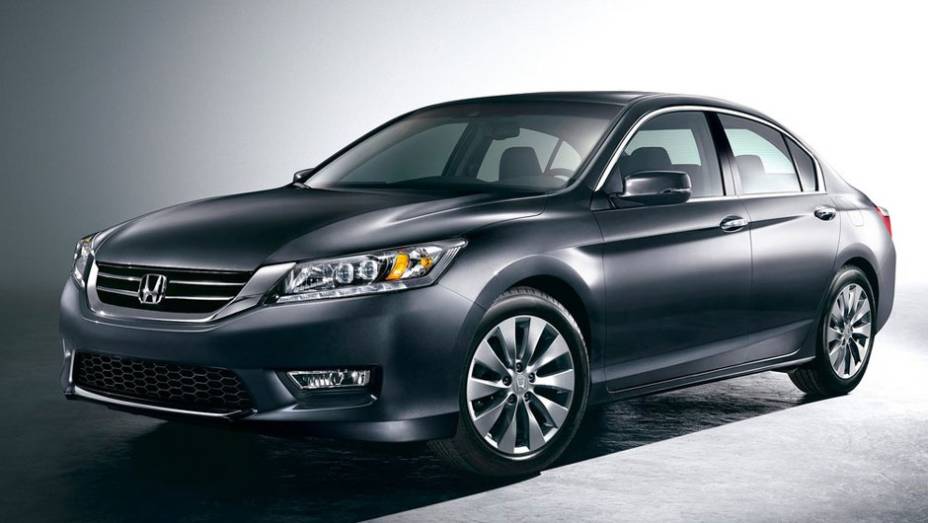Bastante querido nos Estados Unidos, o Honda Accord frequentemente aparece na lista dos modelos mais vendidos; nesta pesquisa, ficou em oitavo lugar | <a href="https://gutenberg.quatrorodas.abril.com.br/noticias/mercado/pesquisa-revela-carros-preferidos-milionarios-a" rel="migration"></a>