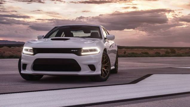 A Dodge oficializou nesta quarta-feira (13) o lançamento do Charger SRT Hellcat | <a href="https://gutenberg.quatrorodas.abril.com.br/noticias/fabricantes/dodge-exibe-charger-srt-hellcat-795977.shtml" rel="migration">Leia mais</a> A Dodge oficializou nesta quarta-feira (13) o lançamento do Charger SRT Hellcat | <a href="https://gutenberg.quatrorodas.abril.com.br/noticias/fabricantes/dodge-exibe-charger-srt-hellcat-795977.shtml" rel="migration">Leia mais</a>