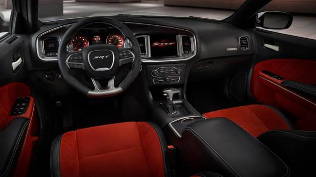 Assim, ele é tratado como "o mais rápido e mais potente sedã do mundo" | <a href="https://gutenberg.quatrorodas.abril.com.br/noticias/fabricantes/dodge-exibe-charger-srt-hellcat-795977.shtml" rel="migration">Leia mais</a> Assim, ele é tratado como "o mais rápido e mais potente sedã do mundo" | <a href="https://gutenberg.quatrorodas.abril.com.br/noticias/fabricantes/dodge-exibe-charger-srt-hellcat-795977.shtml" rel="migration">Leia mais</a>