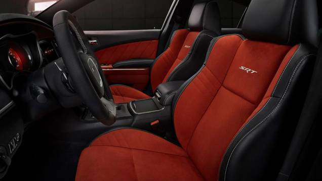 Interior do Dodge Charger SRT Hellcat | <a href="https://gutenberg.quatrorodas.abril.com.br/noticias/fabricantes/dodge-exibe-charger-srt-hellcat-795977.shtml" rel="migration">Leia mais</a> Interior do Dodge Charger SRT Hellcat | <a href="https://gutenberg.quatrorodas.abril.com.br/noticias/fabricantes/dodge-exibe-charger-srt-hellcat-795977.shtml" rel="migration">Leia mais</a>