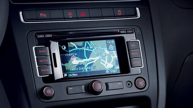 Já o sistema de áudio, ao mesmo na versão Highline, ganhou um navegador GPS como item opcional | <a href="https://gutenberg.quatrorodas.abril.com.br/carros/lancamentos/volkswagen-fox-797087.shtml" rel="migration">Leia mais</a> Já o sistema de áudio, ao mesmo na versão Highline, ganhou um navegador GPS como item opcional | <a href="https://gutenberg.quatrorodas.abril.com.br/carros/lancamentos/volkswagen-fox-797087.shtml" rel="migration">Leia mais</a>