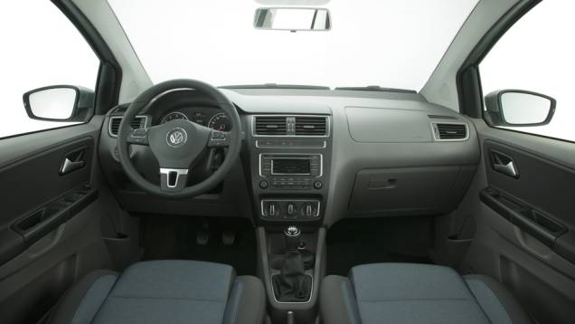 Por dentro, ela conta com revestimento diferenciado e malharia azul | <a href="https://gutenberg.quatrorodas.abril.com.br/carros/lancamentos/volkswagen-fox-797087.shtml" rel="migration">Leia mais</a> Por dentro, ela conta com revestimento diferenciado e malharia azul | <a href="https://gutenberg.quatrorodas.abril.com.br/carros/lancamentos/volkswagen-fox-797087.shtml" rel="migration">Leia mais</a>