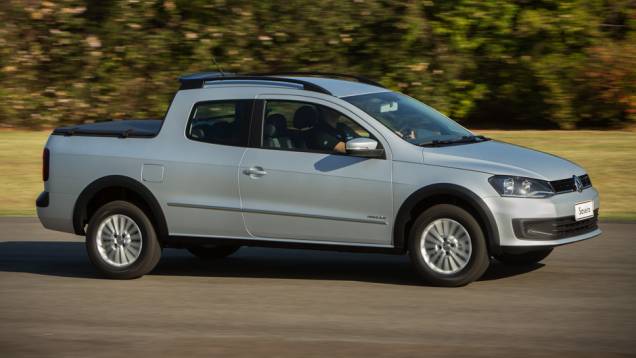 Para superar o modelo da Fiat, foi feita uma aposta características como o espaço interno otimizado e as tecnologias de auxílio à direção inéditas no segmento | <a href="https://gutenberg.quatrorodas.abril.com.br/carros/lancamentos/volkswagen-saveiro-cabine-dupla-79" rel="migration"></a> Para superar o modelo da Fiat, foi feita uma aposta características como o espaço interno otimizado e as tecnologias de auxílio à direção inéditas no segmento | <a href="https://gutenberg.quatrorodas.abril.com.br/carros/lancamentos/volkswagen-saveiro-cabine-dupla-79" rel="migration"></a>
