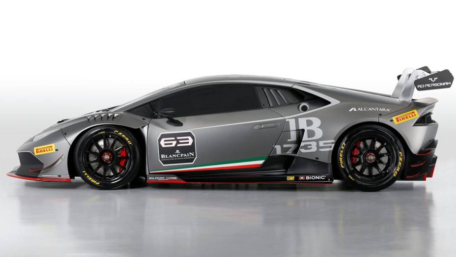 Para ganhar em desempenho, o Huracan Super Trofeo é 151 kg mais leve do que a versão convencional, chegando a 1.271 kg | <a href="https://gutenberg.quatrorodas.abril.com.br/noticias/fabricantes/lamborghini-oficializa-huracan-super-trofeo-797510.shtml" rel="migration">Leia mais</a>