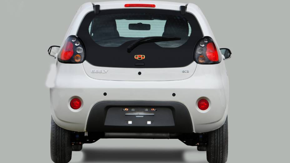 O modelo possui modestas dimensões: 3,60 metros de comprimento, 1,46m de altura e 1,63m de largura | <a href="https://gutenberg.quatrorodas.abril.com.br/carros/lancamentos/geely-gc2-798075.shtml" rel="migration">Leia mais</a>