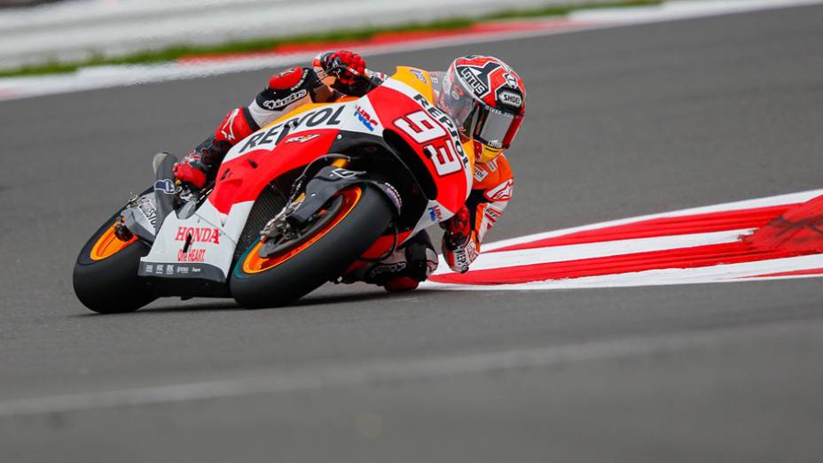 Marc Marquez foi o mais rápido da sexta-feira em Silverstone na MotoGP | <a href="https://gutenberg.quatrorodas.abril.com.br/moto/noticias/motogp-marquez-lidera-sexta-feira-silverstone-798313.shtml" rel="migration">Leia mais</a>