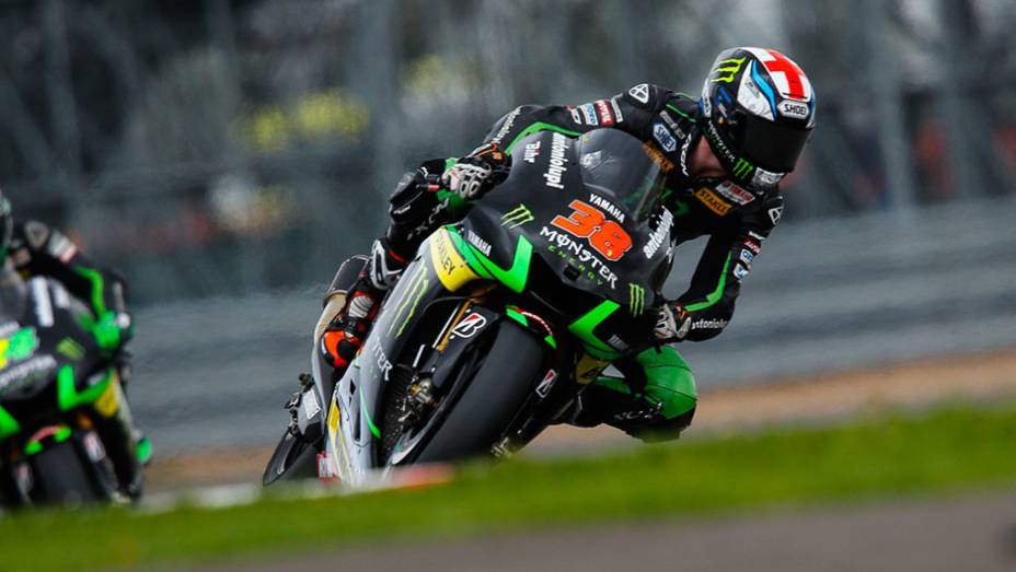 Bradley Smith se colocou em quarto | <a href="https://gutenberg.quatrorodas.abril.com.br/moto/noticias/motogp-marquez-lidera-sexta-feira-silverstone-798313.shtml" rel="migration">Leia mais</a>