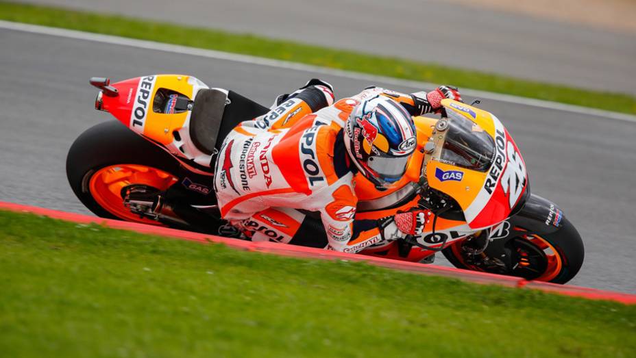 Dani Pedrosa ocupou apenas o nono lugar | <a href="https://gutenberg.quatrorodas.abril.com.br/moto/noticias/motogp-marquez-lidera-sexta-feira-silverstone-798313.shtml" rel="migration">Leia mais</a>