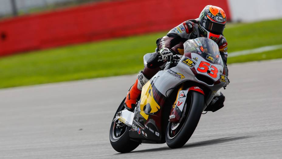 Esteve Rabat liderou o pelotão da Moto2 | <a href="https://gutenberg.quatrorodas.abril.com.br/moto/noticias/motogp-marquez-lidera-sexta-feira-silverstone-798313.shtml" rel="migration">Leia mais</a>