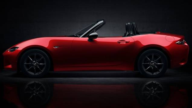 Utilizando uma nova plataforma (de tração traseira), o novo MX-5 Miata é 10,5 centímetros mais curto, 2 cm mais baixo e 1 cm mais largo | <a href="https://gutenberg.quatrorodas.abril.com.br/noticias/fabricantes/mazda-lanca-mx-5-miata-2016-798858.shtml" rel="migration">Leia mais</a> Utilizando uma nova plataforma (de tração traseira), o novo MX-5 Miata é 10,5 centímetros mais curto, 2 cm mais baixo e 1 cm mais largo | <a href="https://gutenberg.quatrorodas.abril.com.br/noticias/fabricantes/mazda-lanca-mx-5-miata-2016-798858.shtml" rel="migration">Leia mais</a>