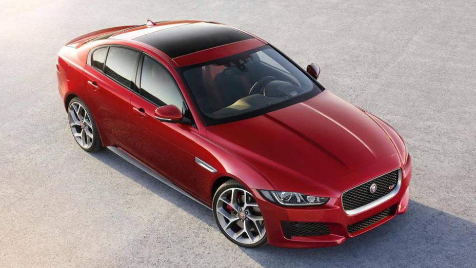 A Jaguar desfez o mistério e, nesta segunda-feira (8), finalmente apresentou o aguardado XE | <a href="https://gutenberg.quatrorodas.abril.com.br/noticias/saloes/paris-2014/jaguar-lanca-oficialmente-esportivo-xe-799262.shtml" rel="migration">Leia mais</a>