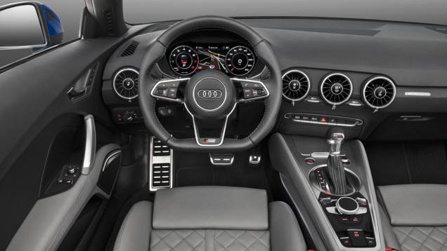 Por padrão, os modelos contam com câmbio manual de seis marchas, mas a transmissão S tronic de seis marchas é opcional | <a href="https://gutenberg.quatrorodas.abril.com.br/noticias/saloes/paris-2014/audi-exibe-tt-tts-roadster-802308.shtml" rel="migration">Leia mais</a> Por padrão, os modelos contam com câmbio manual de seis marchas, mas a transmissão S tronic de seis marchas é opcional | <a href="https://gutenberg.quatrorodas.abril.com.br/noticias/saloes/paris-2014/audi-exibe-tt-tts-roadster-802308.shtml" rel="migration">Leia mais</a>
