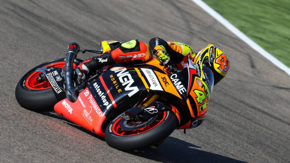 Aleix Espargaró finalizou os trabalhos em quinto | <a href="https://gutenberg.quatrorodas.abril.com.br/moto/noticias/motogp-dovizioso-lidera-treinos-aragon-802709.shtml" rel="migration">Leia mais</a>