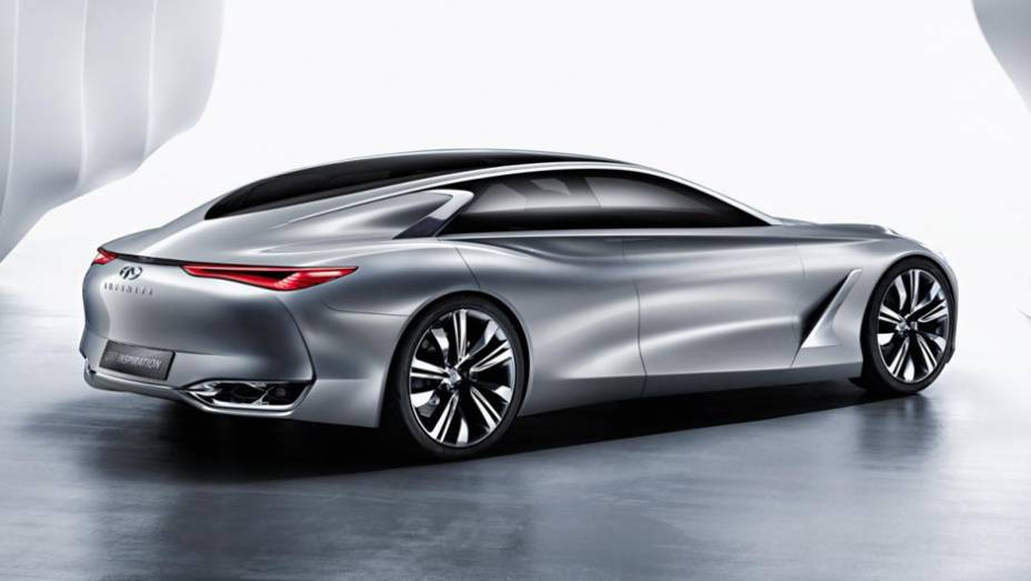 Uma das novidades agora informadas diz respeito à motorização do modelo, que é híbrida | <a href="https://gutenberg.quatrorodas.abril.com.br/noticias/saloes/paris-2014/infiniti-oficializa-q80-inspiration-concept-803422.shtml" rel="migration">Leia mais</a>