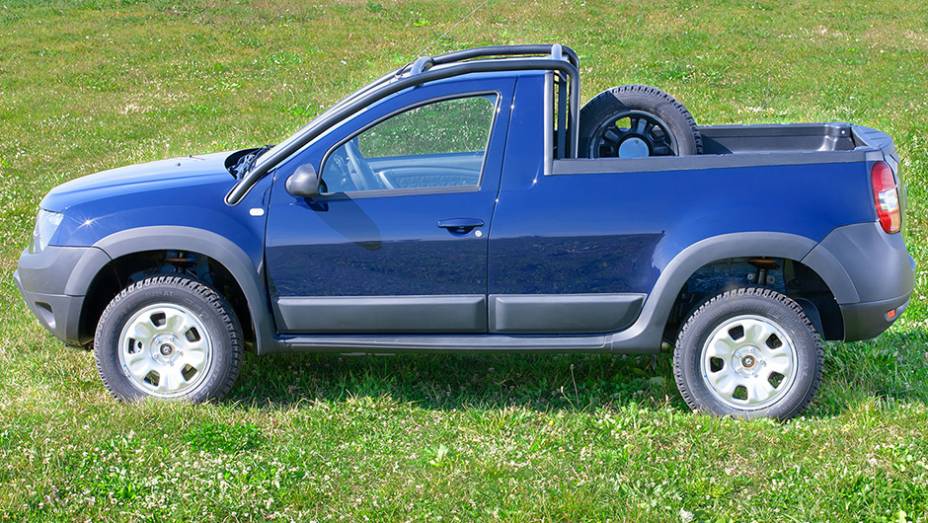 A vers&atilde;o que serve como base para a picape &eacute; aquela equipada com motor 1.5 dCi (a diesel), oferecendo 109 cavalos de pot&ecirc;ncia e dotada de tra&ccedil;&atilde;o 4x4 | <a href="https://gutenberg.quatrorodas.abril.com.br/noticias/fabricantes/dacia-oficializa-duster-picape-805080.shtm" rel="migration"></a>