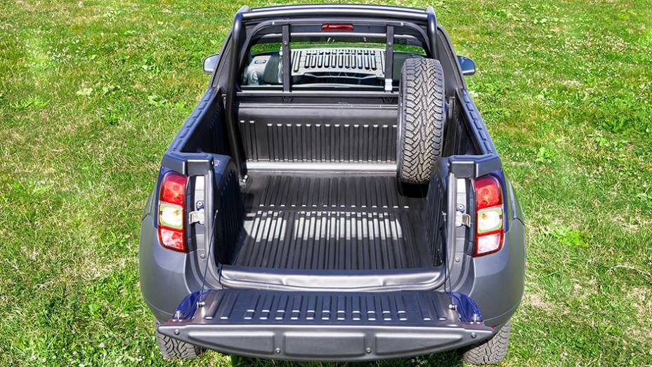 Apesar de a Dacia n&atilde;o ter planos para lan&ccedil;ar o modelo no mercado geral, a Romturingia, oficina de personaliza&ccedil;&atilde;o, aceitar&aacute; encomendas para converter o utilit&aacute;rio esportivo | <a href="https://gutenberg.quatrorodas.abril.com.br/noticias/fabricantes/dacia-oficializa-du" rel="migration"></a>