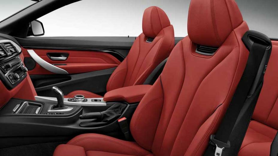 Note a saída de ar na altura do pescoço: ela serve para manter os pescoços dos passageiros aquecidos mesmo em dias frios | <a href="https://gutenberg.quatrorodas.abril.com.br/noticias/fabricantes/bmw-lanca-serie-4-conversivel-756972.shtml" rel="migration">Leia mais</a>