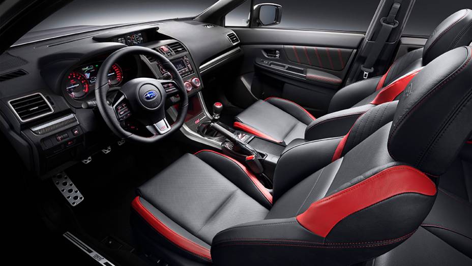 O volante com base achatada traz comandos para troca de marchas e controle de áudio e Bluetooth | <a href="https://gutenberg.quatrorodas.abril.com.br/noticias/fabricantes/subaru-apresenta-wrx-salao-automovel-806204.shtml" rel="migration">Leia mais</a> O volante com base achatada traz comandos para troca de marchas e controle de áudio e Bluetooth | <a href="https://gutenberg.quatrorodas.abril.com.br/noticias/fabricantes/subaru-apresenta-wrx-salao-automovel-806204.shtml" rel="migration">Leia mais</a>