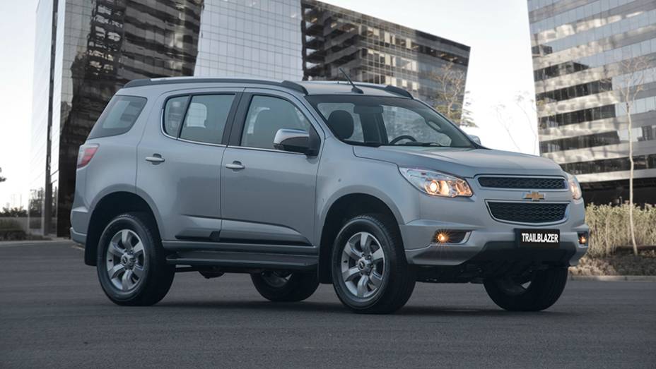 SUV chega como motor 3.6 com injeção direta e oferece 277 cv | <a href="https://gutenberg.quatrorodas.abril.com.br/noticias/fabricantes/gm-revela-novo-trailblazer-806837.shtml" rel="migration">Leia mais</a>