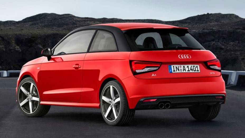 As lanternas e o para-choque também são novos | <a href="https://gutenberg.quatrorodas.abril.com.br/noticias/fabricantes/audi-revela-facelift-a1-2015-813957.shtml" target="_blank" rel="migration">Leia mais</a>