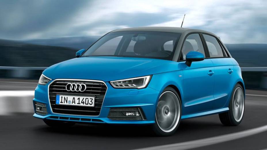 Versão Sportback de quatro portas também passou por mudanças | <a href="https://gutenberg.quatrorodas.abril.com.br/noticias/fabricantes/audi-revela-facelift-a1-2015-813957.shtml" target="_blank" rel="migration">Leia mais</a>