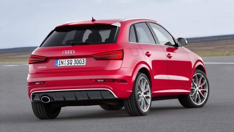 A versão de performance RS Q3, por outro lado, virá com bloco 2.5 turbo a gasolina, entregando 30 cv e 3 mkgf de torque a mais do que na linha 2014 | <a href="https://gutenberg.quatrorodas.abril.com.br/noticias/fabricantes/audi-apresenta-q3-2015-810386.shtml/" rel="migration">Leia Ma</a>