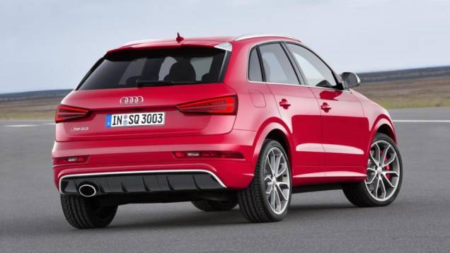 A versão de performance RS Q3, por outro lado, virá com bloco 2.5 turbo a gasolina, entregando 30 cv e 3 mkgf de torque a mais do que na linha 2014 | <a href="https://gutenberg.quatrorodas.abril.com.br/noticias/fabricantes/audi-apresenta-q3-2015-810386.shtml/" rel="migration">Leia Ma</a> A versão de performance RS Q3, por outro lado, virá com bloco 2.5 turbo a gasolina, entregando 30 cv e 3 mkgf de torque a mais do que na linha 2014 | <a href="https://gutenberg.quatrorodas.abril.com.br/noticias/fabricantes/audi-apresenta-q3-2015-810386.shtml/" rel="migration">Leia Ma</a>