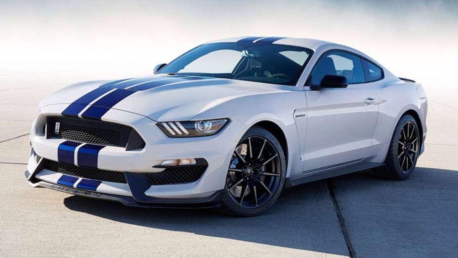 A Ford apresentou o Shelby GT350 Mustang | <a href="https://gutenberg.quatrorodas.abril.com.br/noticias/fabricantes/ford-mostra-shelby-gt350-mustang-815356.shtml" rel="migration">Leia mais</a>