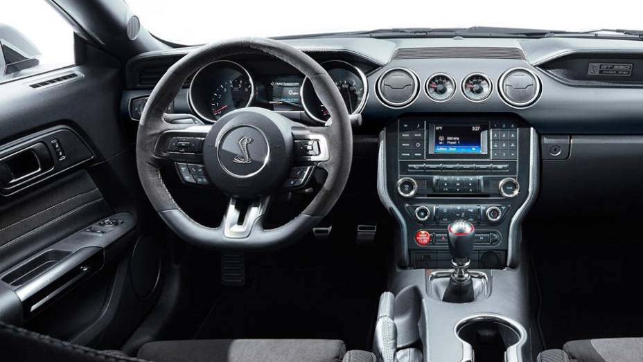 Shelby GT350 Mustang | <a href="https://gutenberg.quatrorodas.abril.com.br/noticias/fabricantes/ford-mostra-shelby-gt350-mustang-815356.shtml" rel="migration">Leia mais</a>