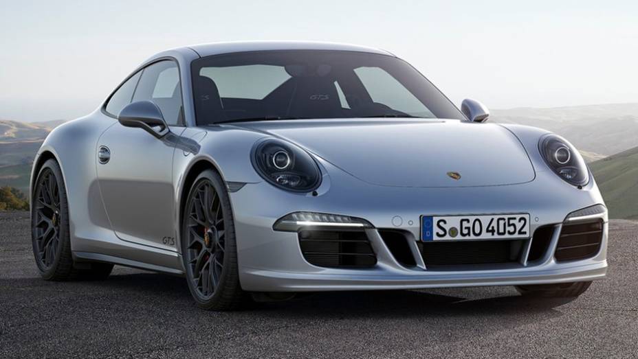 A Porsche aproveita o Salão de Los Angeles para exibir o novo 911 GTS | <a href="https://gutenberg.quatrorodas.abril.com.br/noticias/saloes/losangeles-2014/porsche-exibe-911-gts-los-angeles-816517.shtml" rel="migration">Leia mais</a>