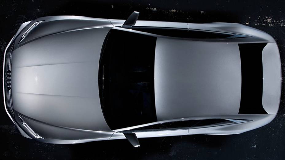A parte mecânica é complementada pela transmissão de oito marchas Tiptronic e tração nas quatro rodas, o que permite ao conceito acelerar de 0 até 100 km/h em 3.7 segundos | <a href="https://gutenberg.quatrorodas.abril.com.br/noticias/saloes/losangeles-2014/conceito-" rel="migration"></a>