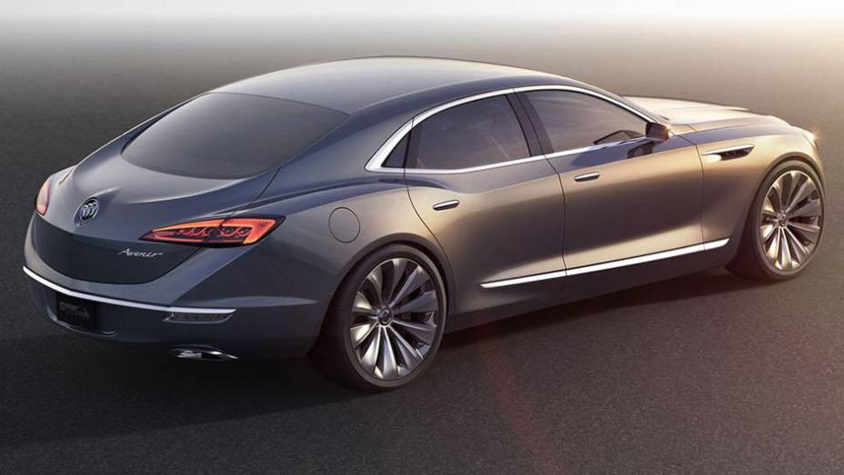 ...para-lamas dianteiros ventilados e traseiros mais robustos e rodas de liga-leve de 21 polegadas | <a href="https://gutenberg.quatrorodas.abril.com.br/noticias/saloes/detroit-2015/buick-revela-avenir-concept-824440.shtml" rel="migration">Leia mais</a>