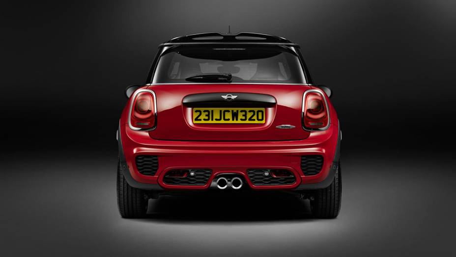 Assim, o John Cooper Works é considerado o mais potente já fabricado pela marca | <a href="https://gutenberg.quatrorodas.abril.com.br/noticias/saloes/detroit-2015/vazam-imagens-novo-mini-john-cooper-works-820017.shtml" rel="migration">Leia mais</a>