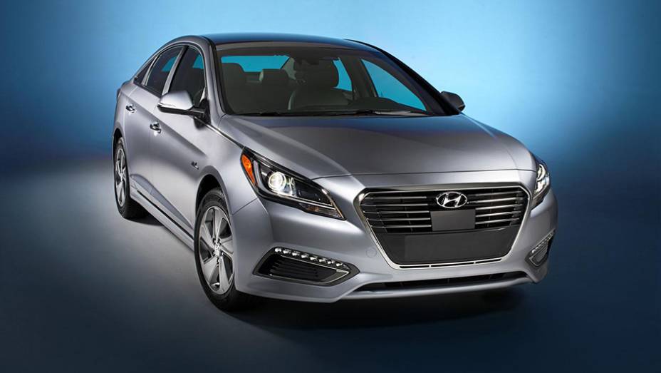 Nesta segunda-feira, a Hyundai apresentou o Sonata Plug-in Hybrid no Salão de Detroit | <a href="https://gutenberg.quatrorodas.abril.com.br/noticias/saloes/detroit-2015/hyundai-divulga-sonata-plug-in-hybrid-2015-825080.shtml" rel="migration">Leia mais</a>