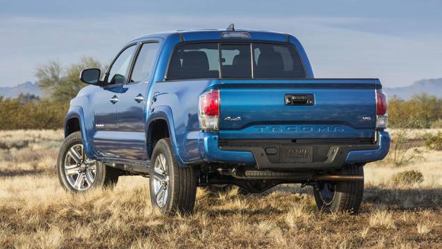 Duas opções de motorização serão oferecidas na Tacoma 2016: 2.7 de quatro cilindros e 3.5 V6 (ciclo de Atkinson) | <a href="https://gutenberg.quatrorodas.abril.com.br/noticias/saloes/detroit-2015/toyota-desvenda-tacoma-2016-825020.shtml" rel="migration">Leia mais</a> Duas opções de motorização serão oferecidas na Tacoma 2016: 2.7 de quatro cilindros e 3.5 V6 (ciclo de Atkinson) | <a href="https://gutenberg.quatrorodas.abril.com.br/noticias/saloes/detroit-2015/toyota-desvenda-tacoma-2016-825020.shtml" rel="migration">Leia mais</a>
