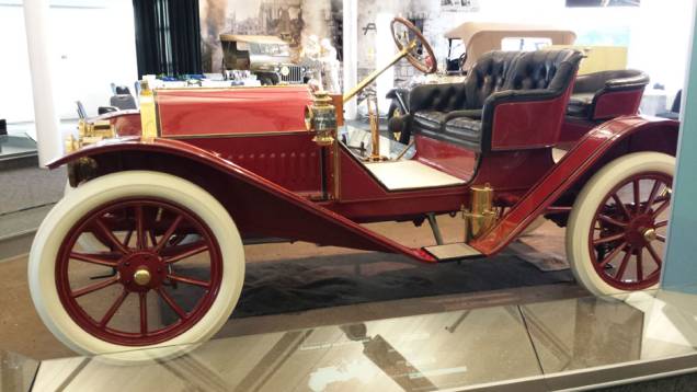 Há espaço também para carros de marcas incorporadas pelo grupo, como a Hudson... Há espaço também para carros de marcas incorporadas pelo grupo, como a Hudson...