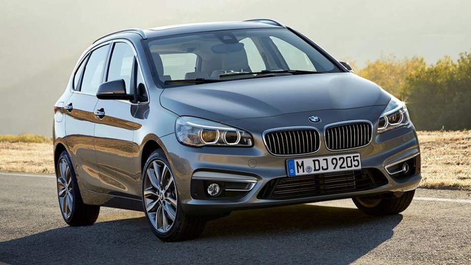 BMW Série 2 Active Tourer | <a href="https://gutenberg.quatrorodas.abril.com.br/noticias/mercado/finalistas-2015-premio-carro-mundial-ano-sao-revelados-834088.shtml" rel="migration">Leia mais</a>