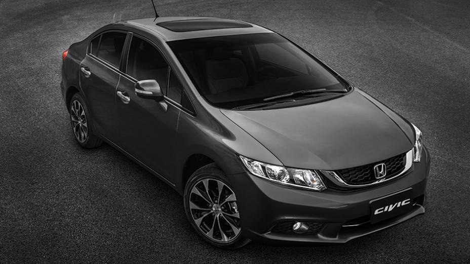 A grande novidade da linha 2016 do Civic é o retorno da versão EXR | <a href="https://gutenberg.quatrorodas.abril.com.br/noticias/fabricantes/honda-lanca-linha-2016-civic-r-70-900-835240.shtml" rel="migration">Leia mais</a>