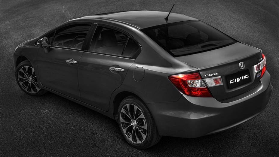 ... airbags laterais e de cortina e câmera de ré com três modos de visão (normal, campo ampliado e de cima para baixo) | <a href="https://gutenberg.quatrorodas.abril.com.br/noticias/fabricantes/honda-lanca-linha-2016-civic-r-70-900-835240.shtml" rel="migration">Leia mais</a>