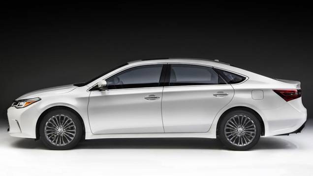 De modo geral, o modelo ostenta linhas mais esportivas | <a href="https://gutenberg.quatrorodas.abril.com.br/noticias/fabricantes/toyota-avalon-recebe-facelift-836220.shtml" rel="migration">Leia mais</a> De modo geral, o modelo ostenta linhas mais esportivas | <a href="https://gutenberg.quatrorodas.abril.com.br/noticias/fabricantes/toyota-avalon-recebe-facelift-836220.shtml" rel="migration">Leia mais</a>