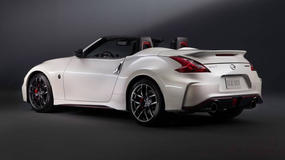 Estão presentes rodas de alumínio forjado de 19 polegadas, revestidas com pneus Michelin | <a href="https://gutenberg.quatrorodas.abril.com.br/noticias/fabricantes/nissan-cria-versao-nismo-concept-370z-roadster-836560.shtml" rel="migration">Leia mais</a>