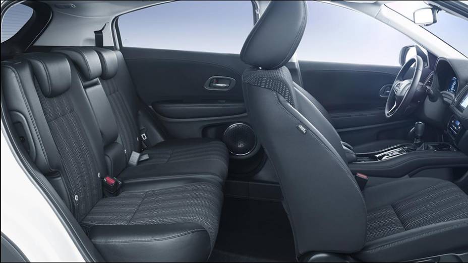 Diversas tecnologias de segurança foram implementadas no HR-V europeu, como assistente ativo de frenagem urbana e alerta de colisão frontal | <a href="https://gutenberg.quatrorodas.abril.com.br/noticias/saloes/genebra-2015/honda-apresenta-versao-europeia-hr-v-837303." rel="migration"></a>