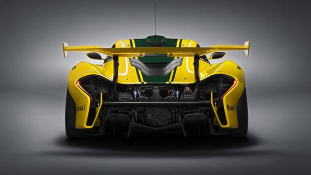 Outras novidades introduzidas pela McLaren no modelo são rodas de competição de 19 polegadas, revestidas com pneus slick da Pirelli, aerofólio traseiro de grandes dimensões e reposicionado | <a href="https://gutenberg.quatrorodas.abril.com.br/noticias/saloes/genebra-" rel="migration"></a> Outras novidades introduzidas pela McLaren no modelo são rodas de competição de 19 polegadas, revestidas com pneus slick da Pirelli, aerofólio traseiro de grandes dimensões e reposicionado | <a href="https://gutenberg.quatrorodas.abril.com.br/noticias/saloes/genebra-" rel="migration"></a>